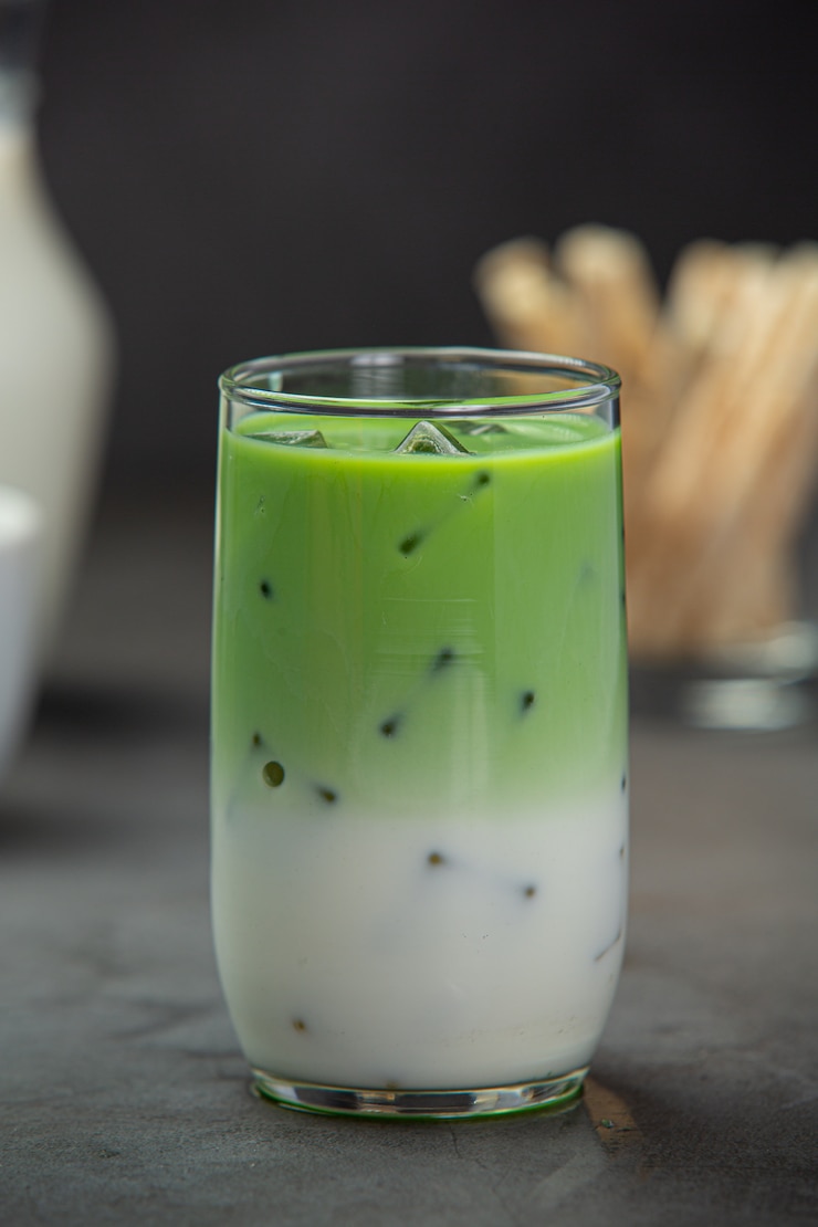 green-tea-fresh-milk-served-with-delicious-snacks_1150-24494